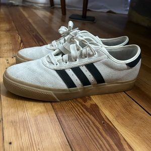 ADIDAS Men’s Skateboarding Shoes Size 9